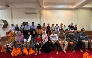 Puluhan Yatim di Mampang Antarkan Dian Nurfarida ke DPRD Depok