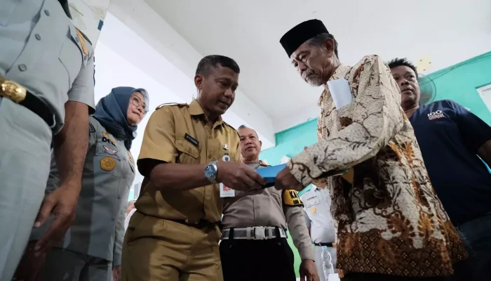 Ahli Waris Keluarga Korban SMK Lingga Kencana Terima Akte Kematian