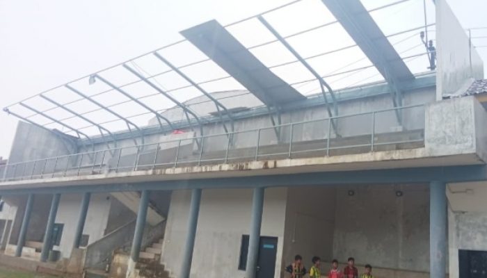 Dibangun Tahun 2022, Atap Tribun Lapangan Godam Rusak Parah