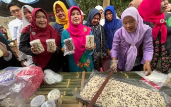 Lebaran Depok, Cing Ikah Biking Teng-teng Bareng Ibu-ibu