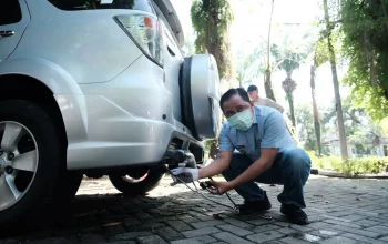 Ketika Wali Kota Dampingi Wamen Pendidikan, Wakil Cuma “Kebagian” Periksa Knalpot Emisi
