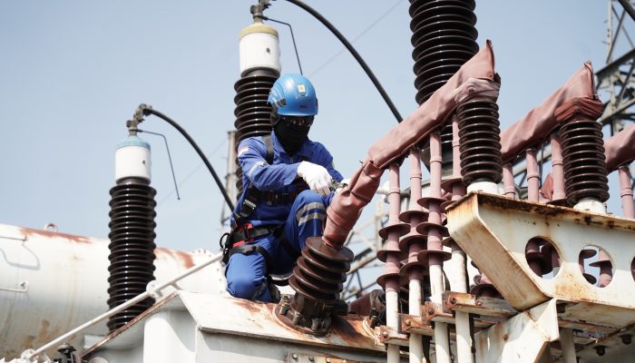 Listrik Andal Untuk Rakyat, PLN UIT JBB Laksanakan Perkuatan Isolasi Busbar Sekunder