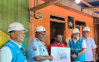 PLN Salurkan Bantuan Pasang Listrik Gratis 2.821 Keluarga Prasejahtera di Seluruh Indonesia
