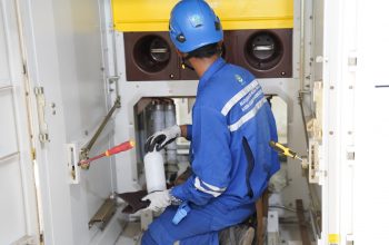 PLN UIT JBB Uji Dulfur pada Trafo 4 di Gardu Induk