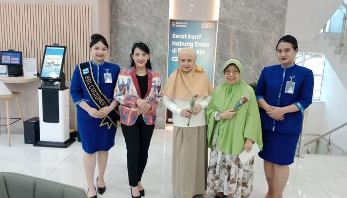 BRI Jakarta Pondok Indah Berbagi Bingkisan di HPN 2025