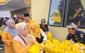 Sambut HUT Golkar, Ketua DPD Depok Farabi Gelar Pasar Murah