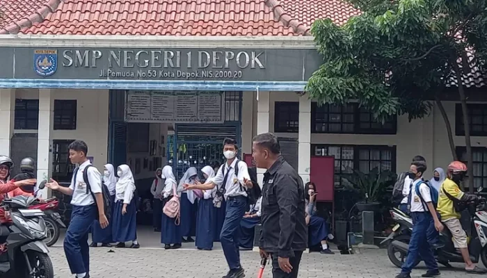Dugaan Pungli SMPN 1 Depok soal Jual BTS Ratusan Ribu