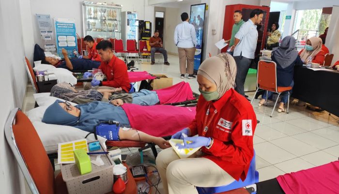 PLN UIT JBB Gelar Kegiatan Donor Darah