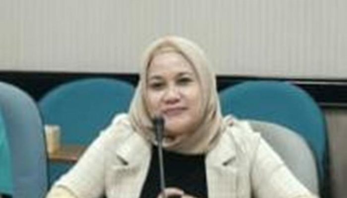 Hadapi Pembacaan Sanksi, Tati Tampil Santai di Paripurna DPRD Depok