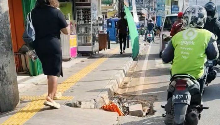 Apjatel Rusak Jalan Kartini, Puskesmas-GDC 63 Lubang tak Diperbaiki