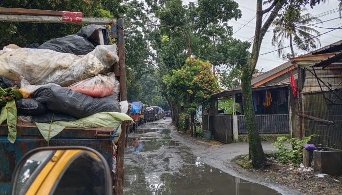Antrean Panjang di TPA Cipayung, Depok Diduga jadi Penyebab Sampah RT tak Terangkut