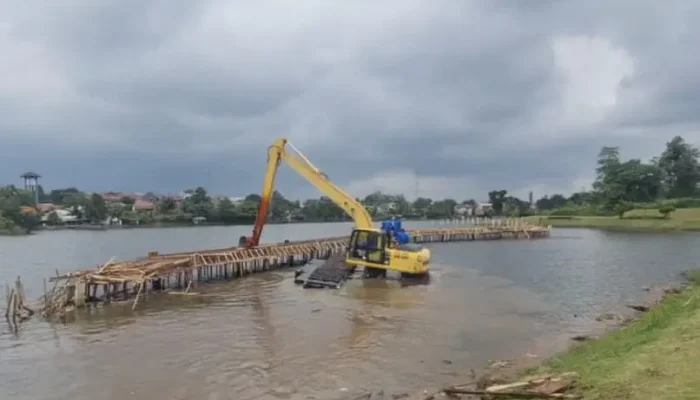 Pemkot Depok Bongkar Jogging Track di Situ 7 Muara, Ini Tanggapan Warga